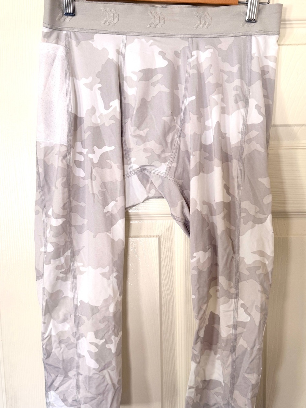 all in motion Men's Light Grey White Camo 3/4 Tights
